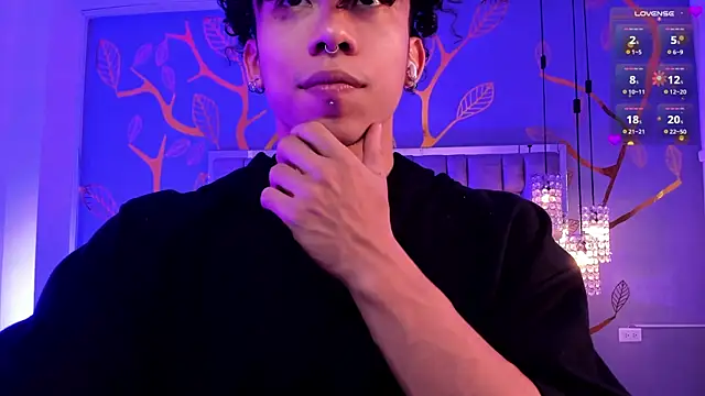 Snapshot of AkazaBoy_ chatting on 04.08.26 AkazaBoy online show from 04.08.26