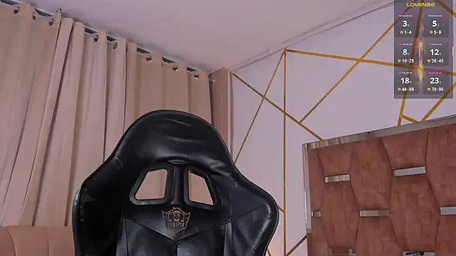 Snapshot of AkazaBoy_ chatting on 04.09.26 AkazaBoy online show from 04.09.26