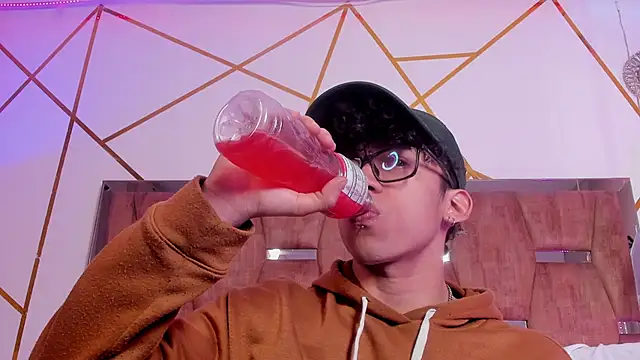 Snapshot of AkazaBoy_ chatting on 04.13.26 AkazaBoy online show from 04.13.26