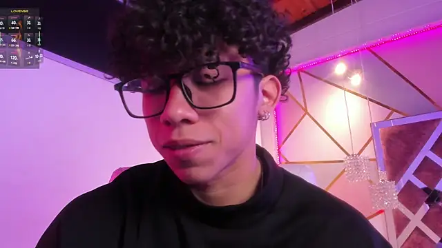 Snapshot of AkazaBoy_ chatting on 04.16.26 AkazaBoy online show from 04.16.26