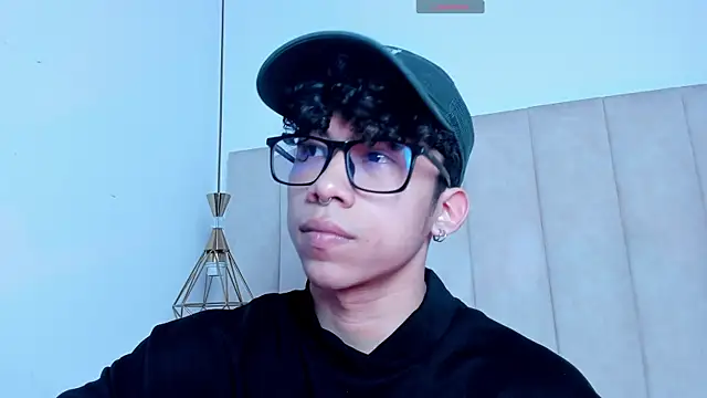 Snapshot of AkazaBoy_ chatting on 04.17.26 AkazaBoy online show from 04.17.26