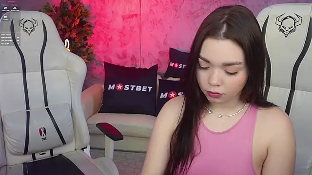 Magnetic Mia  online show from 12.17.24