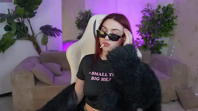 Magnetic Mia  online show from 03.09.25