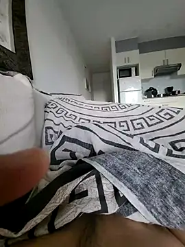 Snapshot of omarito100 chatting on 10.14.25 omarito100 online show from 10.14.25