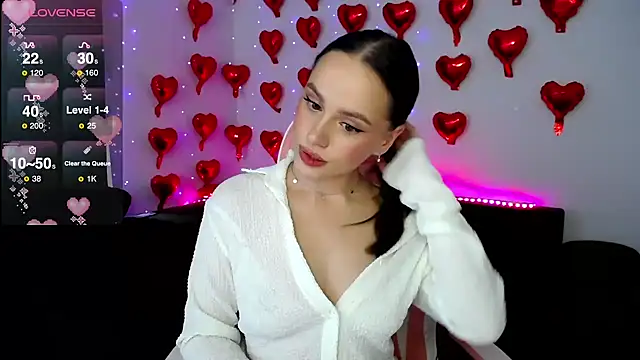 Snapshot of Emillias chatting on 03.01.25 Emillias online show from 03.01.25