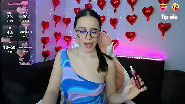 Snapshot of Emillias chatting on 03.03.25 Emillias online show from 03.03.25