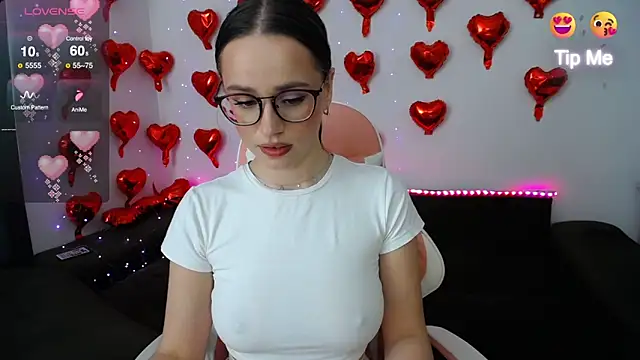 Snapshot of Emillias chatting on 03.18.25 Emillias online show from 03.18.25