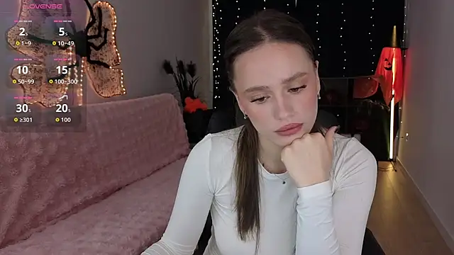 Snapshot of Emillias chatting on 10.22.25 Emillias online show from 10.22.25