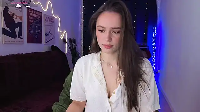 Snapshot of Emillias chatting on 11.25.25 Emillias online show from 11.25.25