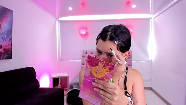 Snapshot of AuroraDiaz chatting on 09.24.25 AuroraDiaz online show from 09.24.25