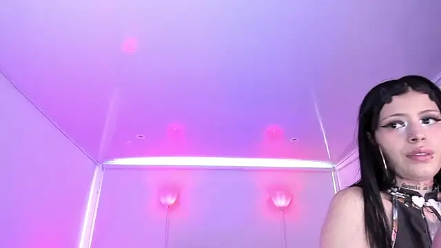 Snapshot of AuroraDiaz chatting on 11.12.25 AuroraDiaz online show from 11.12.25