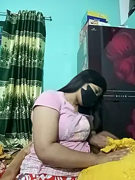 Snapshot of Sumi-roy chatting on 11.23.25 Sumi-roy online show from 11.23.25