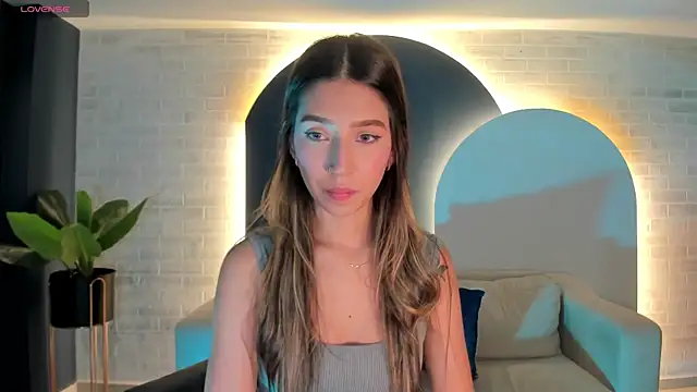 Snapshot of TaraLawrence chatting on 10.15.25 TaraLawrence online show from 10.15.25