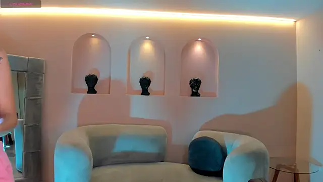 Snapshot of TaraLawrence chatting on 10.17.25 TaraLawrence online show from 10.17.25