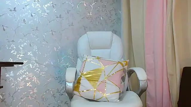 Snapshot of talianaprada chatting on 12.27.24 talianaprada online show from 12.27.24