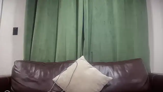 Snapshot of BaileyBaird chatting on 12.25.24 BaileyBaird online show from 12.25.24