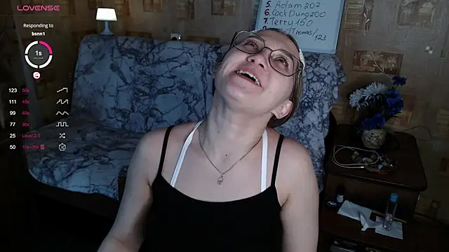 Snapshot of Miatiny chatting on 12.01.24 Miatiny online show from 12.01.24