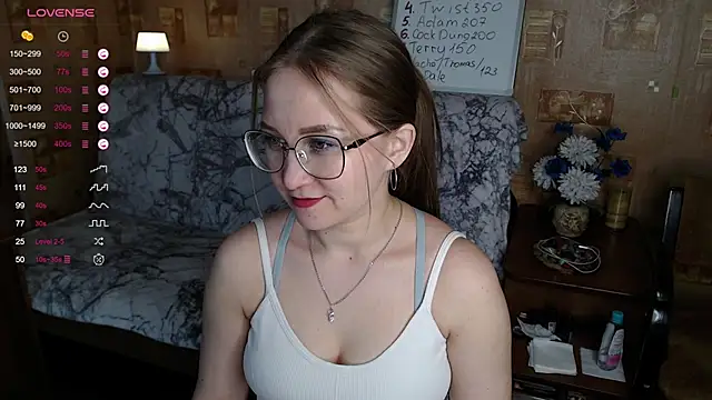 Snapshot of Miatiny chatting on 12.04.24 Miatiny online show from 12.04.24