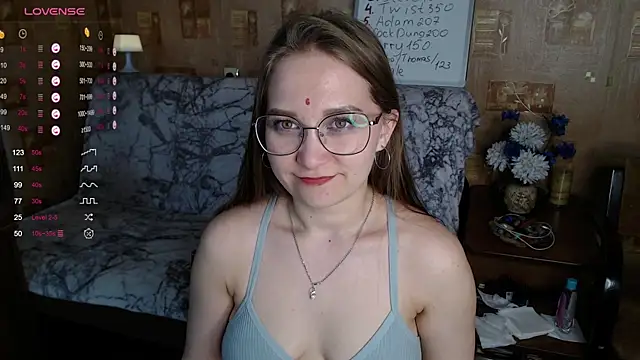 Snapshot of Miatiny chatting on 12.04.24 Miatiny online show from 12.04.24