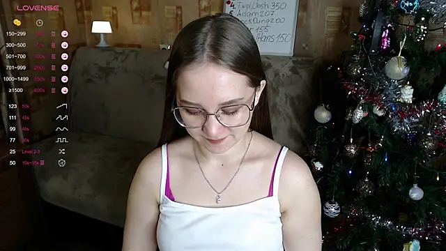 Snapshot of Miatiny chatting on 01.04.25 Miatiny online show from 01.04.25