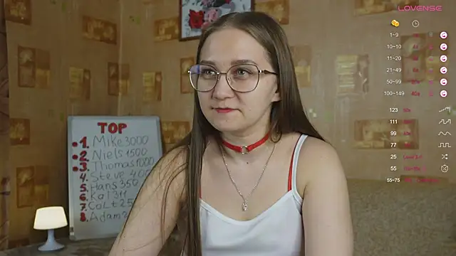 Snapshot of Miatiny chatting on 02.05.25 Miatiny online show from 02.05.25