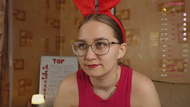 Snapshot of Miatiny chatting on 02.06.25 Miatiny online show from 02.06.25