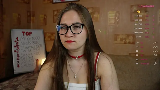 Snapshot of Miatiny chatting on 03.06.25 Miatiny online show from 03.06.25