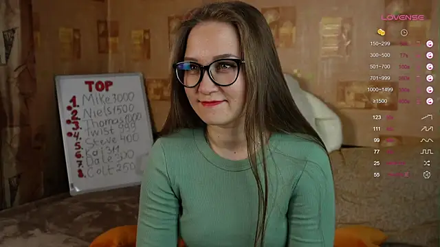 Snapshot of Miatiny chatting on 03.08.25 Miatiny online show from 03.08.25