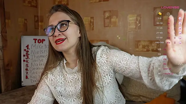 Snapshot of Miatiny chatting on 03.14.25 Miatiny online show from 03.14.25