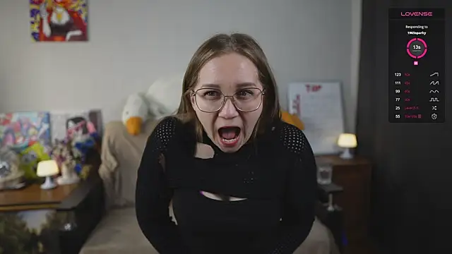 Snapshot of Miatiny chatting on 10.11.25 Miatiny online show from 10.11.25