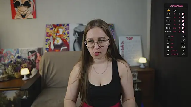 Snapshot of Miatiny chatting on 11.10.25 Miatiny online show from 11.10.25