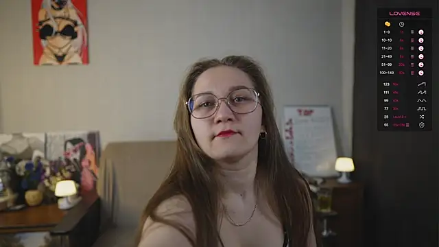 Snapshot of Miatiny chatting on 12.04.25 Miatiny online show from 12.04.25