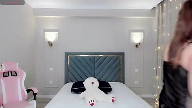 Snapshot of oxxx_me chatting on 12.27.24 oxxx me online show from 12.27.24