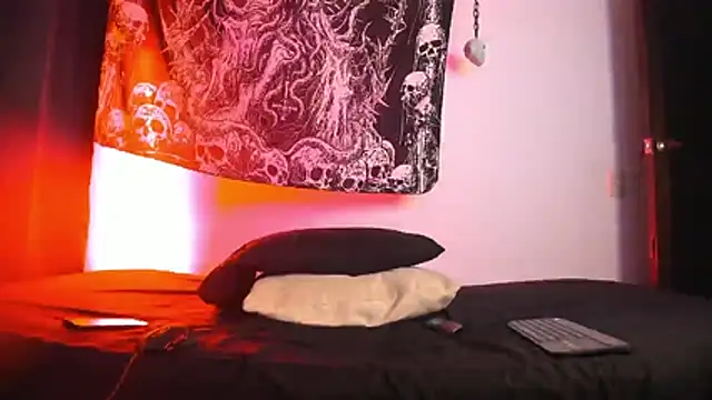 Agnes jones  online show from 12.19.25