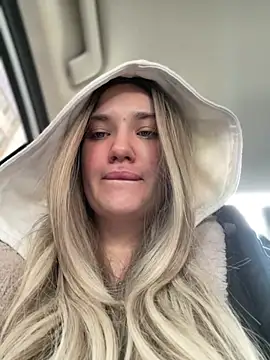 Snapshot of Holly_Molii chatting on 12.29.24 Holly Molii online show from 12.29.24