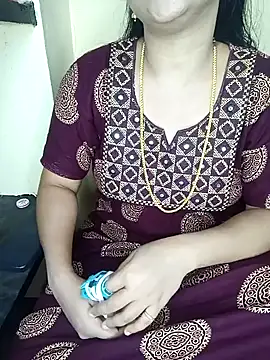 Snapshot of yourtamilcouple chatting on 10.05.25 yourtamilcouple online show from 10.05.25