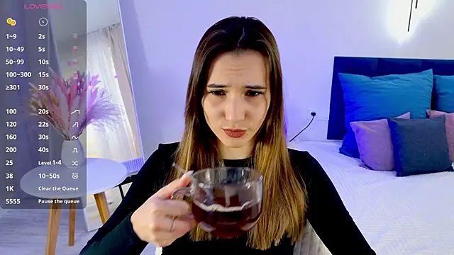 Snapshot of Alice_Weiss chatting on 03.04.25 Alice Weiss online show from 03.04.25