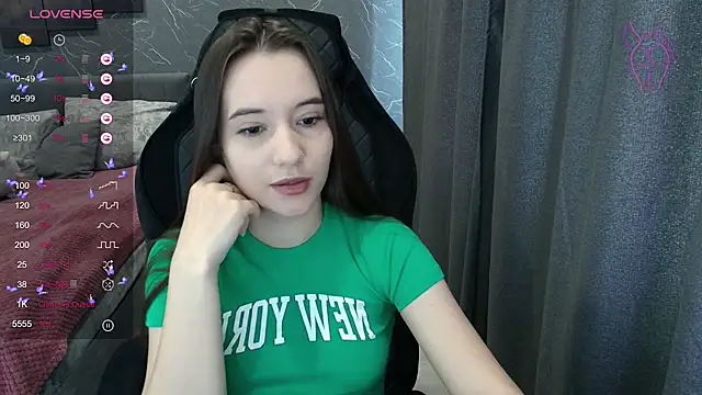 Snapshot of Alice_Weiss chatting on 07.17.26 Alice Weiss online show from 07.17.26