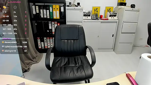 Snapshot of kilenyapatrice chatting on 12.29.24 kilenyapatrice online show from 12.29.24