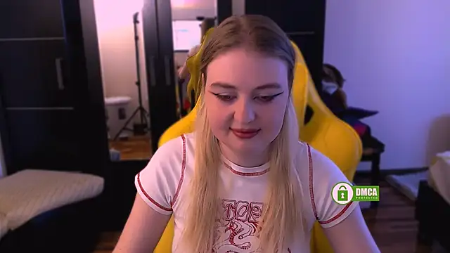 Snapshot of EvaAndLilith chatting on 11.24.25 EvaAndLilith online show from 11.24.25