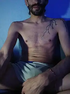 Snapshot of johngil0995 chatting on 11.03.25 johngil0995 online show from 11.03.25