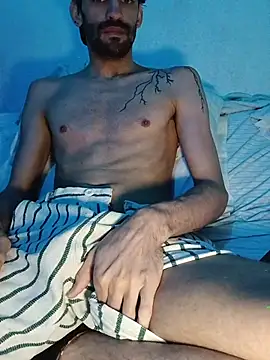 Snapshot of johngil0995 chatting on 12.04.25 johngil0995 online show from 12.04.25