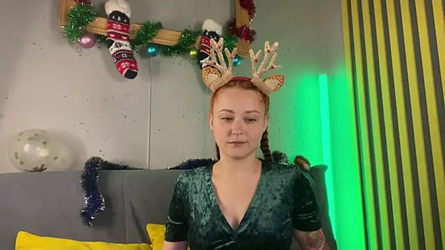 Snapshot of __2sya__ chatting on 12.24.24 2sya online show from 12.24.24