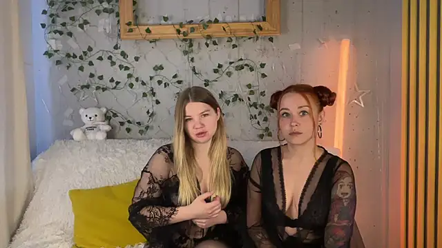 Snapshot of __2sya__ chatting on 02.05.25 2sya online show from 02.05.25