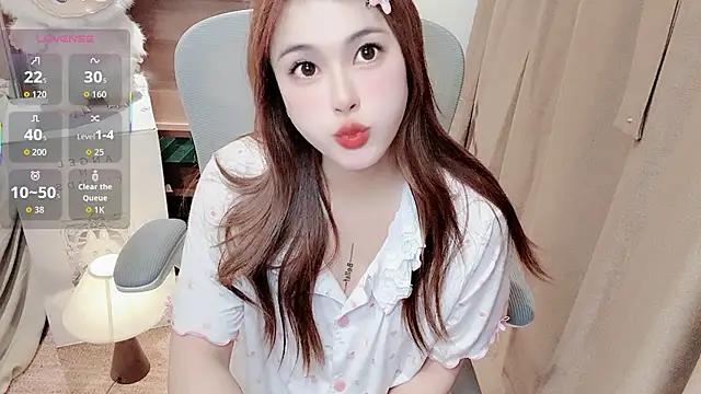 Snapshot of Neyllar chatting on 04.16.26 Neyllar online show from 04.16.26