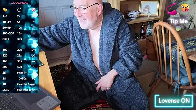 Adamdaddybear online show from 10.09.25