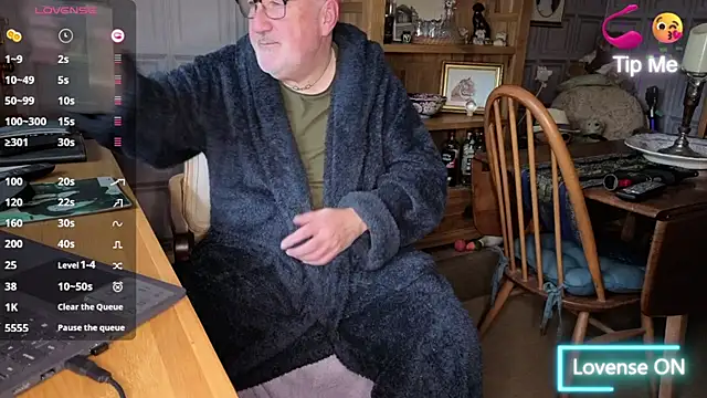 Adamdaddybear online show from 10.20.25