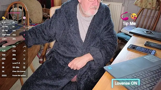 Adamdaddybear online show from 11.16.25