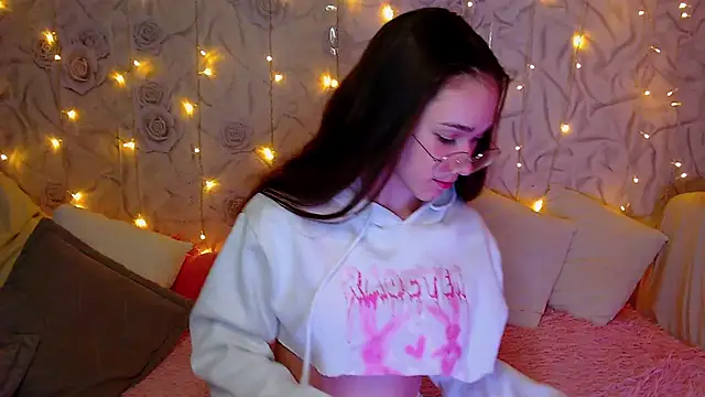 Snapshot of fluffy_kitty_ chatting on 10.17.25 fluffy kitty online show from 10.17.25