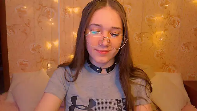 Snapshot of fluffy_kitty_ chatting on 02.08.26 fluffy kitty online show from 02.08.26